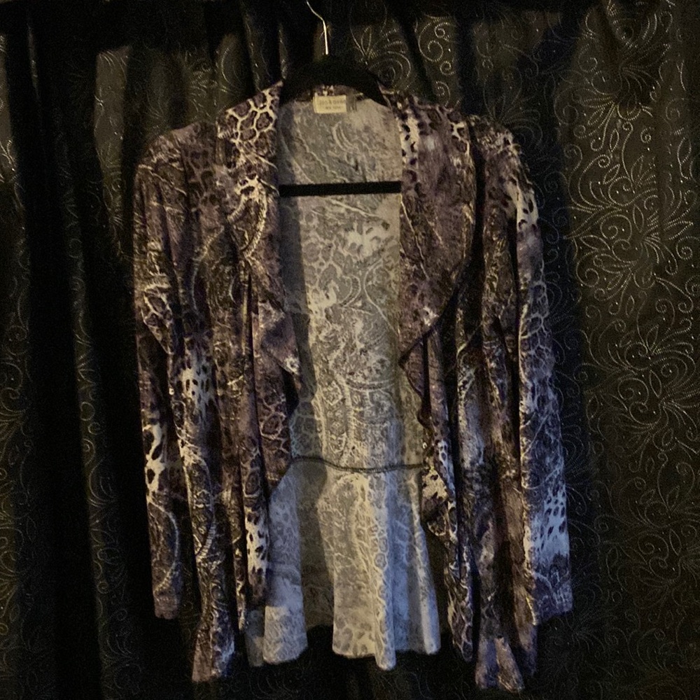🤗❤️🧘‍♀️🧚‍♂️Very unique nicely styled, mixed animal, print, paisley,  jacket.